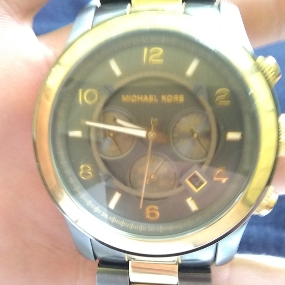 Michael Kors men's runway watch - Picture 3 of 5